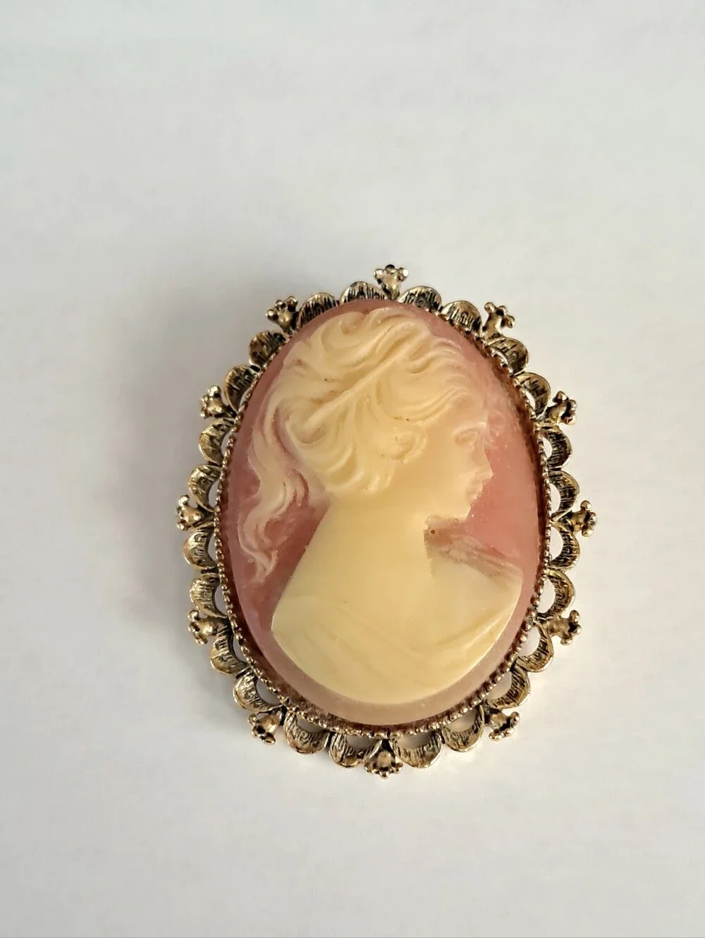 Gerry's Vintage Style Pink and Cream Cameo Brooch Pendant